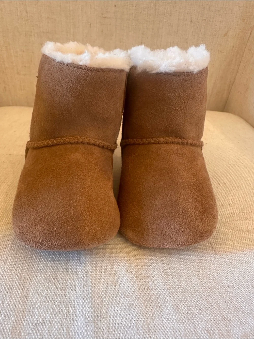 UGG Chestnut Suede Baby Booties with Shearling and Bows